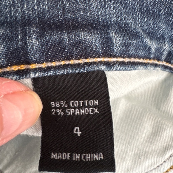 Victoria’s Secret low rise destructed finish jeans - like new Sz 4 - Picture 8 of 8